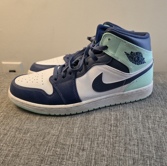 Jordan 1's Blue Mint size 11 - Picture 1 of 4